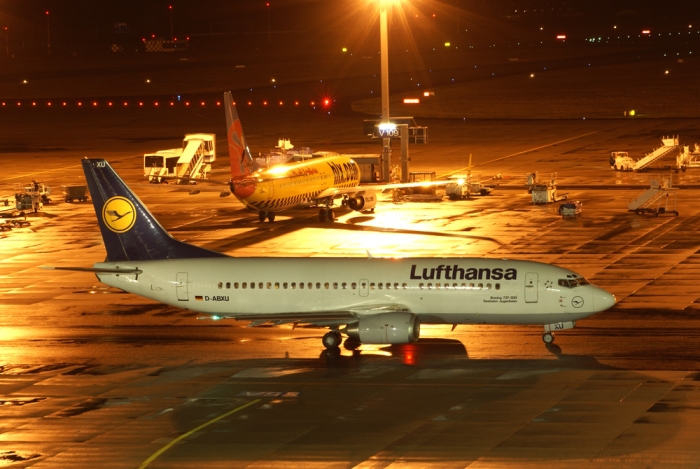 Nachtaufnahmen auf dem Rollfeld des Frankfurter Flughafen (Bild: Steffen Remmel, dpg_foto_0041.jpg)