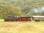 Dampflokomotive BR23 042 in voller Fahrt. (Bild: Steffen Remmel, 01.10.2006), Die Dampflokomotive 23 042 wurde zwischen Seckach und Miltenberg am 1.Oktober 2006 im Plandampf eingesetzt. Aufnahme entstand kurz vor der Einfahrt in Miltenberg. 